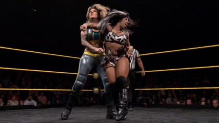 Амбър Муун срещу Мерседес Мартинес: WWE, 15. 11. 2017