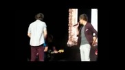 _full_ One Direction answers twitter questions in Charlotte!