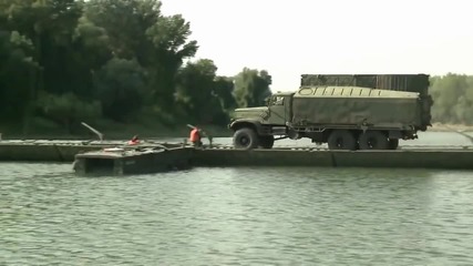 Как се правят мостове за 0 време с помощта на Руските Военни Машини!