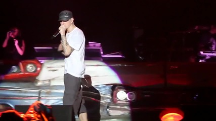 Eminem feat. Rihanna - Love The Way You Lie [ V Festival 2011 ]