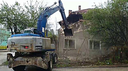 Събарят необитаеми къщи в Габрово