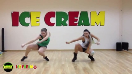 Секси мацки от Ice Cream Crew Xfamily Booty Dance Choreo въртят яко дупето