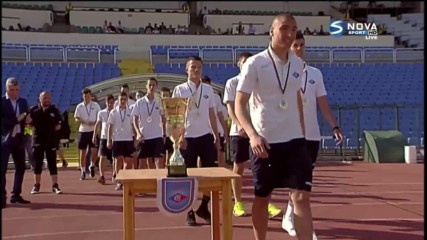 Юношите на Септември позираха с трофей преди Дунав