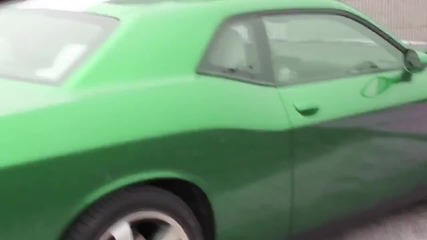 Спортна кола сменя цвета на боята си като хамелеон!