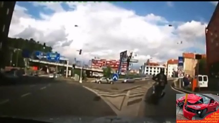 Моторист побърква полицията! Голямо шоу