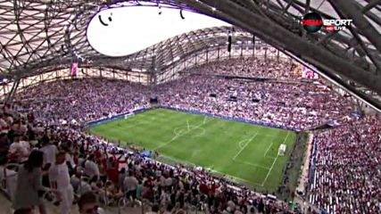 Напрегнато, но красиво! Марсилия няма търпение за футбол