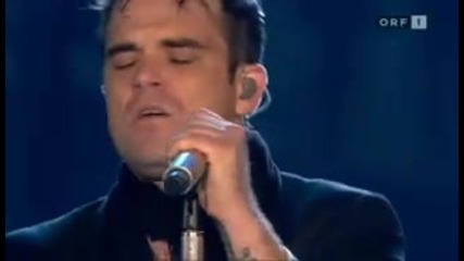 Robbie Williams - Feel (на живо в leeds) 
