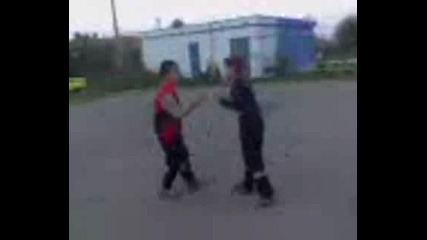 Две гейчета се гонят