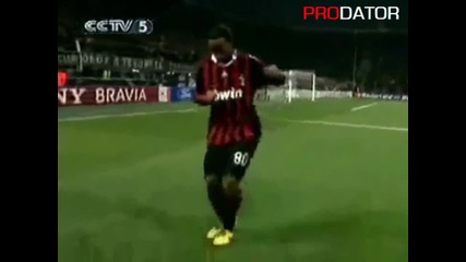 Ronaldinho играе кючек