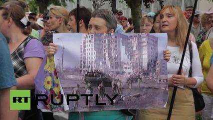 Ukraine: Protesters call on US to "get out of Ukraine"