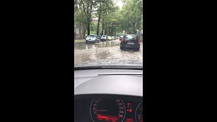 Наводнение на скоро ремонтиран булевард в Пловдив
