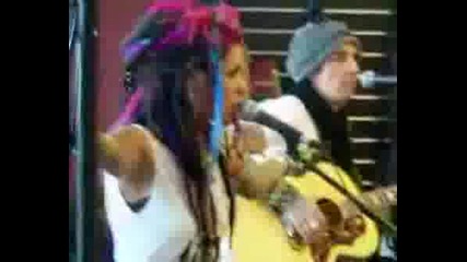 Dilana & John Corabi - Holiday