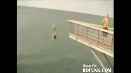 Тъпанар скача в морето, fail ! 