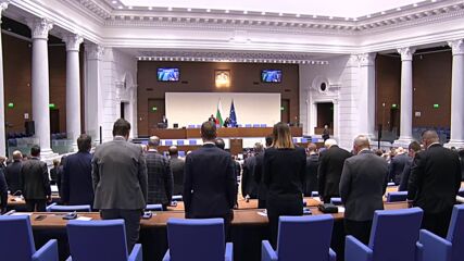 Депутатите почетоха Димитър Пенев с минута мълчание