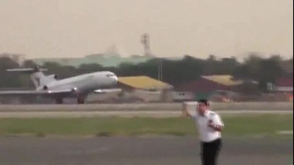 Боинг 727 - авариино приземяване без колесар