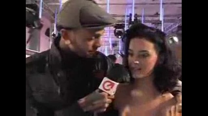 Травис Маккой интервюира гаджето си Кейти Пери (MTV EMA 2008)