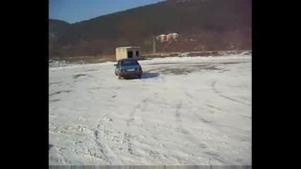 Sierra Се Кефи На Снега