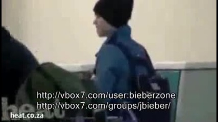 Justin Bieber пристига в Северна Африка 22 септември 2010