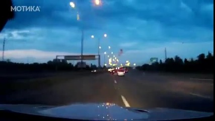 Тоя не го слуша главата