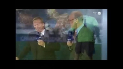 Йенс Леман уринира до терена по време на мача с Унирея