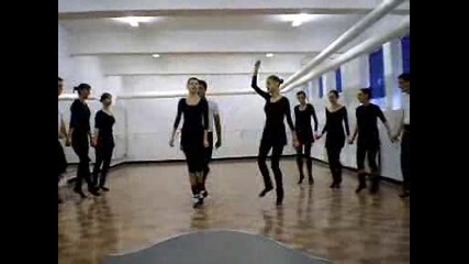 12б Кл. Народни Танци - - 2009.avi