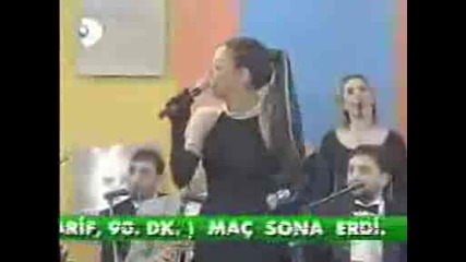 Ebru Gundes - Deli Divane Nostalji