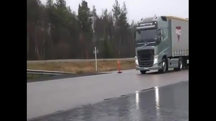 Екстремно спиране на камиони