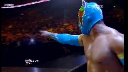 Wwe Sin cara напада Sheamus