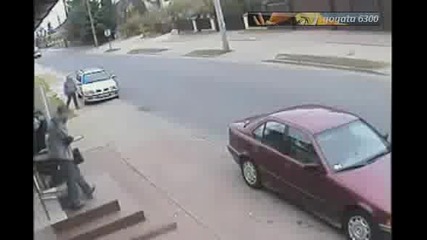 Луд късметлия! Пияният и Господ го пази!