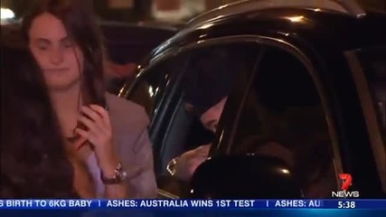 Джъстин пристига в Австралия и се снима с фенове