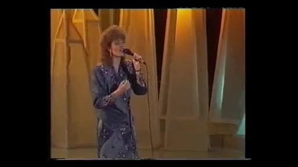 Mary Duff - Yellow roses 