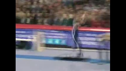 Вижте Как Супермен Скача 