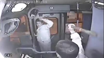 Нагъл крадец в автобуса си получава заслуженото