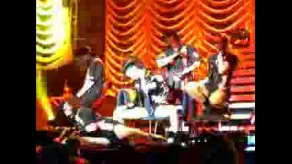 Rihanna - Shut Up And Drive Live (малка Част) @Amsterdam - 21.11.07