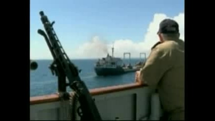 Сомалийски пирати отвлякоха кораб под американски флаг