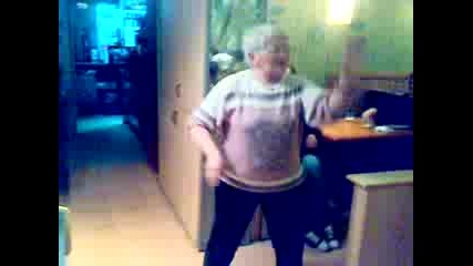 Баба Кица танцува