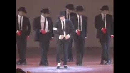 Изпълнение На Michael Jackson 