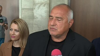 Как партиите в парламента приемат новината за оставката на Кирил Петков