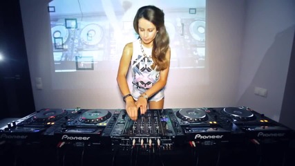 Juicy M - Mixing on 4 Cdjs vol.2