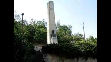 Бяла - Паметникът на Панайот Волов 2