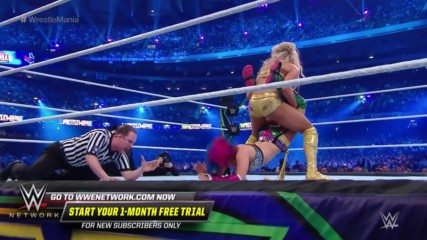 Charlotte Flair and Asuka fight tooth-and-nail for the SmackDown Women's Title: WrestleMania 34 (WWE Network Exclusive)