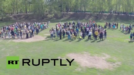 Russia: Drone captures 1,000 young Muscovites saying 'thank you' to WWII veterans