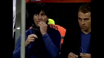Треньора на Германия - Йоакин Льов си яде сополите! 