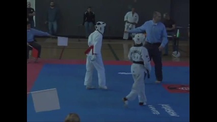 Taekwondo vs Kyokushin - 11 Year-old Alex Yao's Ko Victory