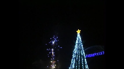Коледната елха грейна в центъра на Свиленград 