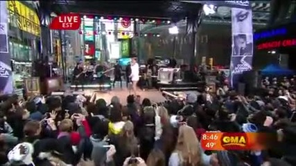 Rihanna - Wait Your Turn and Russian Roulette (live at Gma) 