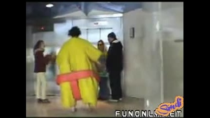 Живот в асансьор