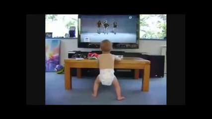 Бебе танцува
