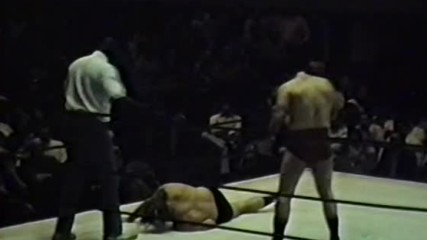 Johnny Valentine vs Johnny Weaver with Bearcat Wright as referee 1974