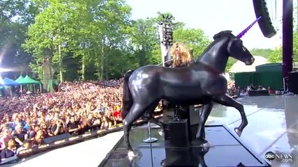 Lady Gaga - Hair (live @ Gma's Summer Concert Series) 27,05,11